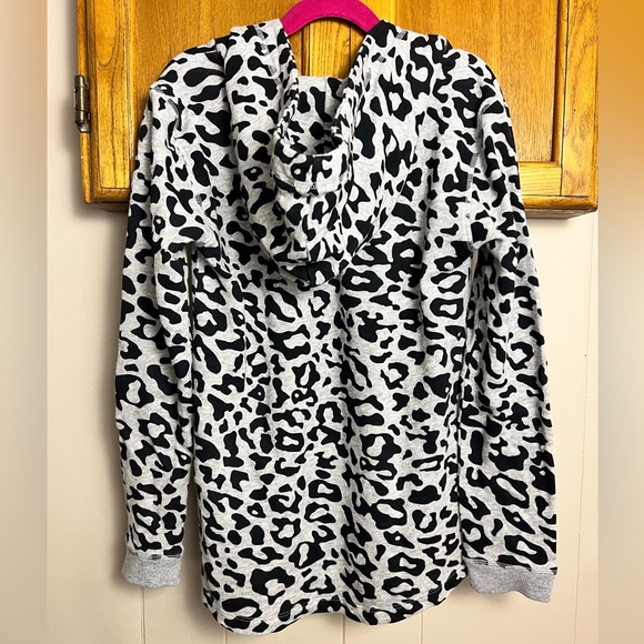 H&M Animal print black & gray hoodie, Girl’s 10/12 - Picture 2 of 4